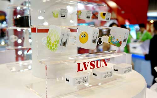 LVSUN龙威盛展台USB便携充电器系列